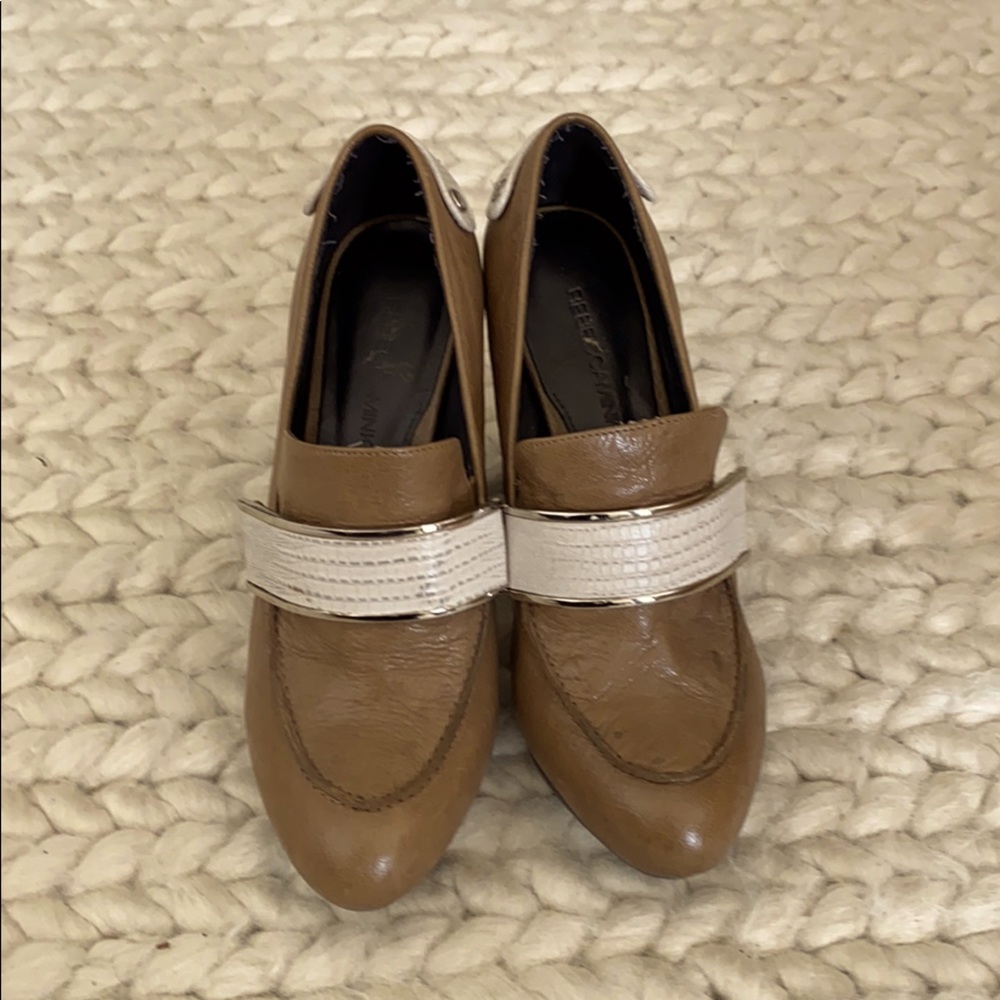 Stylish taupe platform lizard detail 4” loafer
